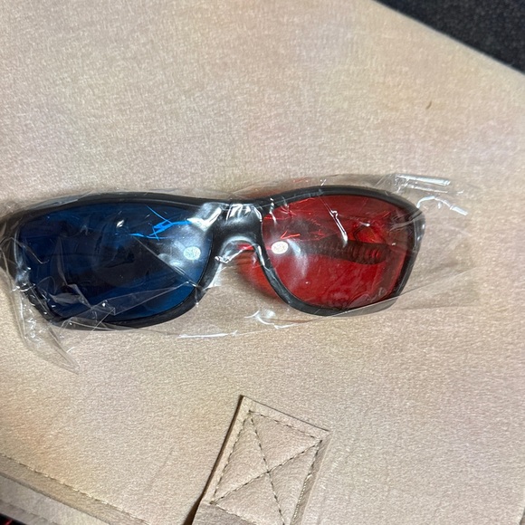Red and Blue 3D Glasses - Picture 1 of 2